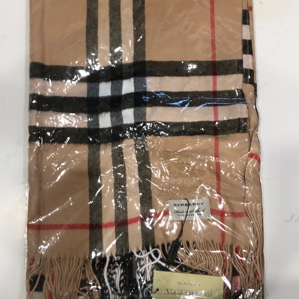 NEW UNOPENED BURBERRY SCARF